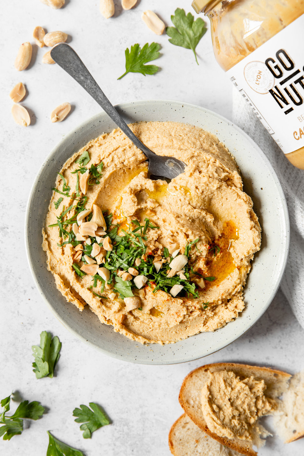 Houmous à la cacahuète & toast de légumes croquants