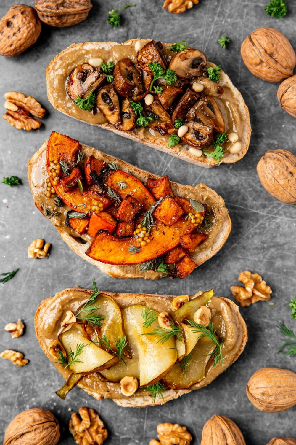 Trio de tartines salées à la purée de noix du Dauphiné